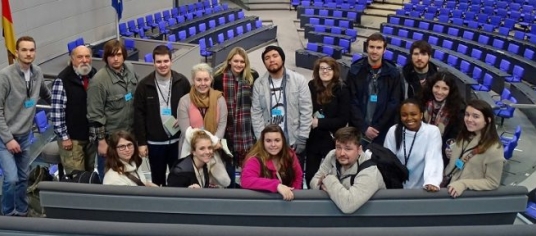 group photo of students in Reichstag
